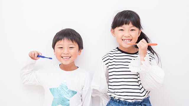 子供の年齢や成長に合わせた正しい歯ブラシ・歯磨き粉の選び方について