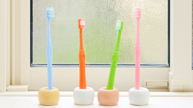 使い終わった歯ブラシの捨て方と歯ブラシの交換時期について