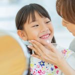 子供の歯は歯石がつきやすいって本当？原因と予防方法について